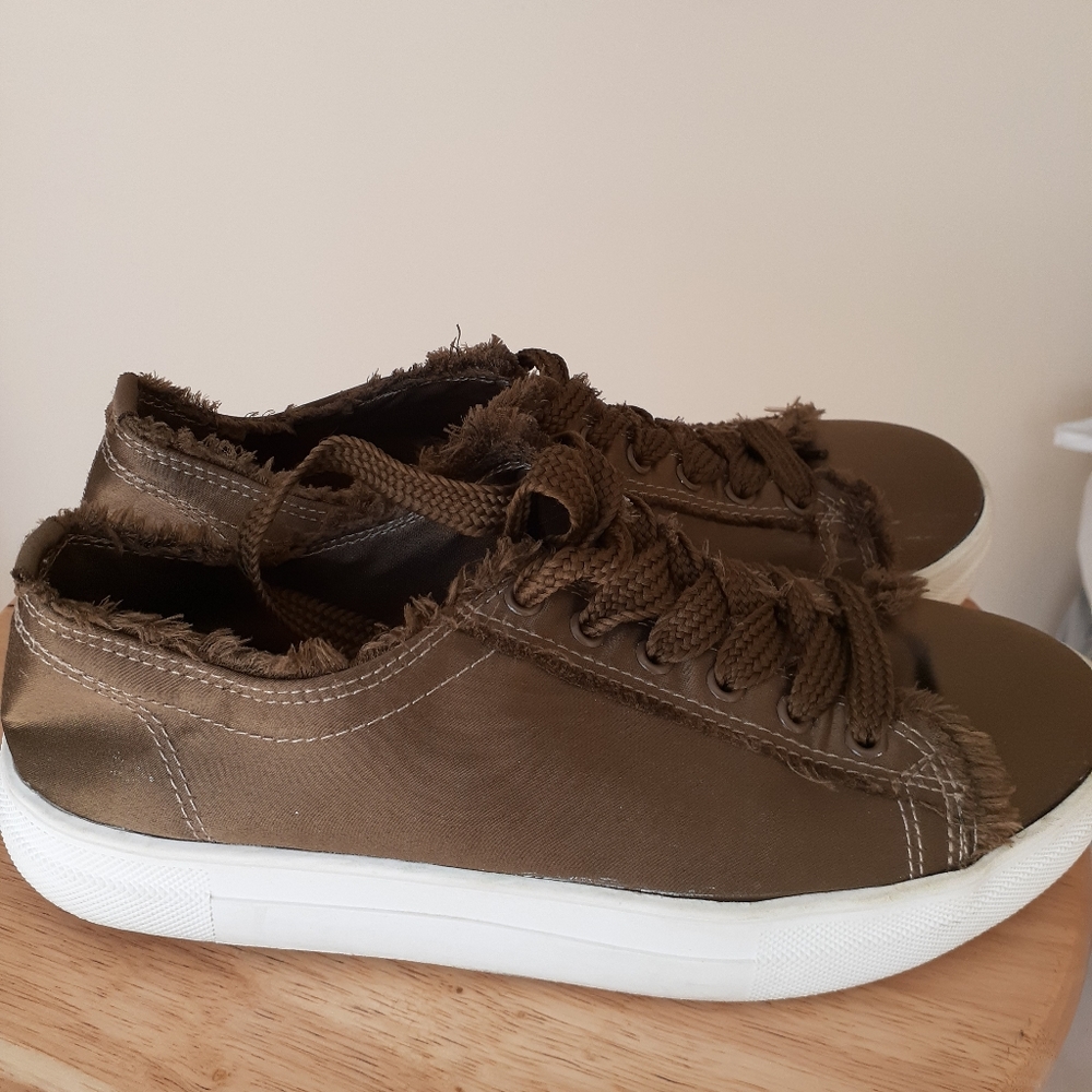Rock and Candy silky tennis shoes